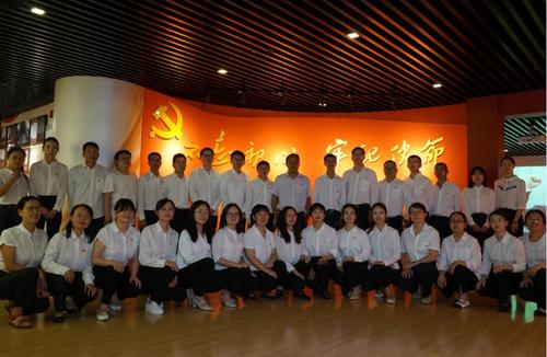 不忘初心 、牢记使命——党员及群众到云南省档案馆参观学习