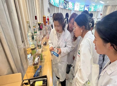 昆明市食品药品检验所开展高校学生行业见习实践教学活动 (4)