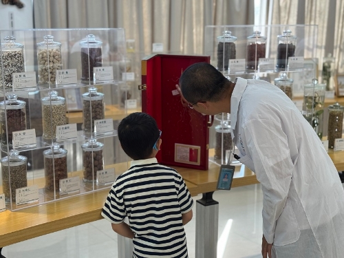 开展第六届食品药品安全科普教育暨实验室开放日活动